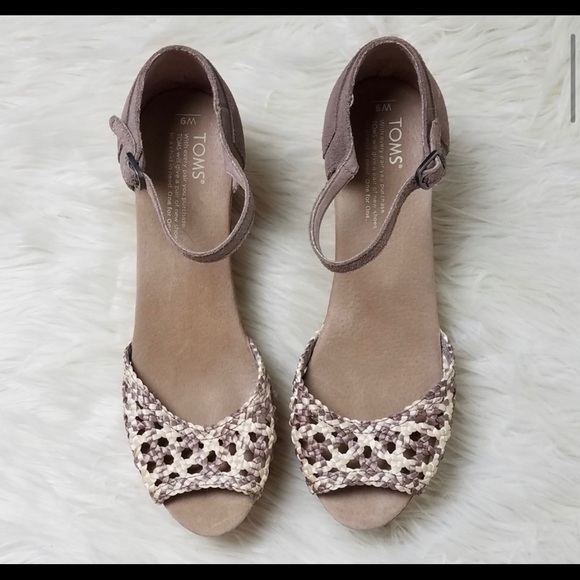 Tom’s Stucco Satin Woven Peep Toe Platform Wedges - Picture 3 of 8